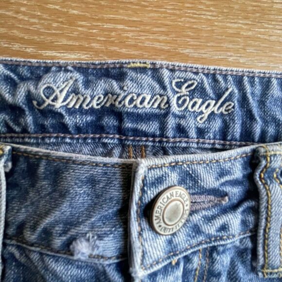 American Eagle Sz 2 Womens Denim Distressed Destructed Denim Shorts Light Wash - Picture 2 of 10